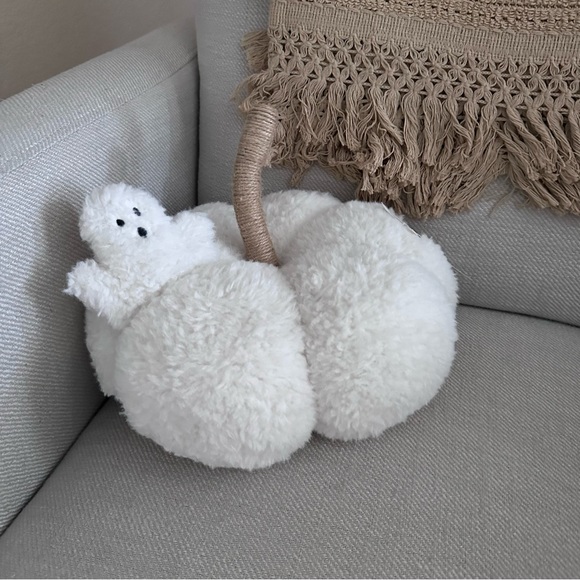 cupcakes & cashmere Other - NEW Cupcakes & Cashmere Sherpa pumpkin ghost pillow